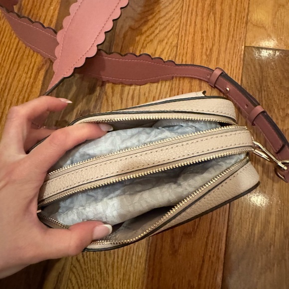 Michael Kors Pink and Cream Crossbody Bag with Scalloped Design - Picture 4 of 5
